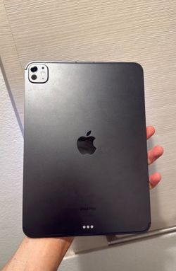 Apple iPad Pro 512gb WiFi plus cellular paid full price apple fashion valley unlock use cellular or WiFi ( m4) Chip 10/10 condition