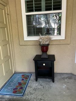 Accent Table/Nightstand