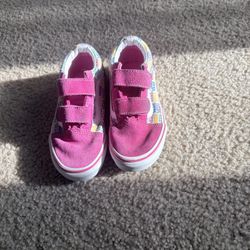 Girls Van Tennis Shows 