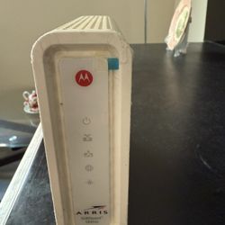 ARRIS SURFboard SB6141 8x4 DOCSIS 3.0 Cable Modem - Retail Packaging- White. Comes With The Original Box.