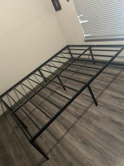 Metal bed frame