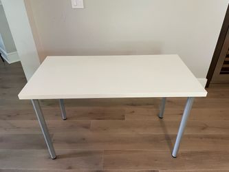 Linmon/ Adils desk