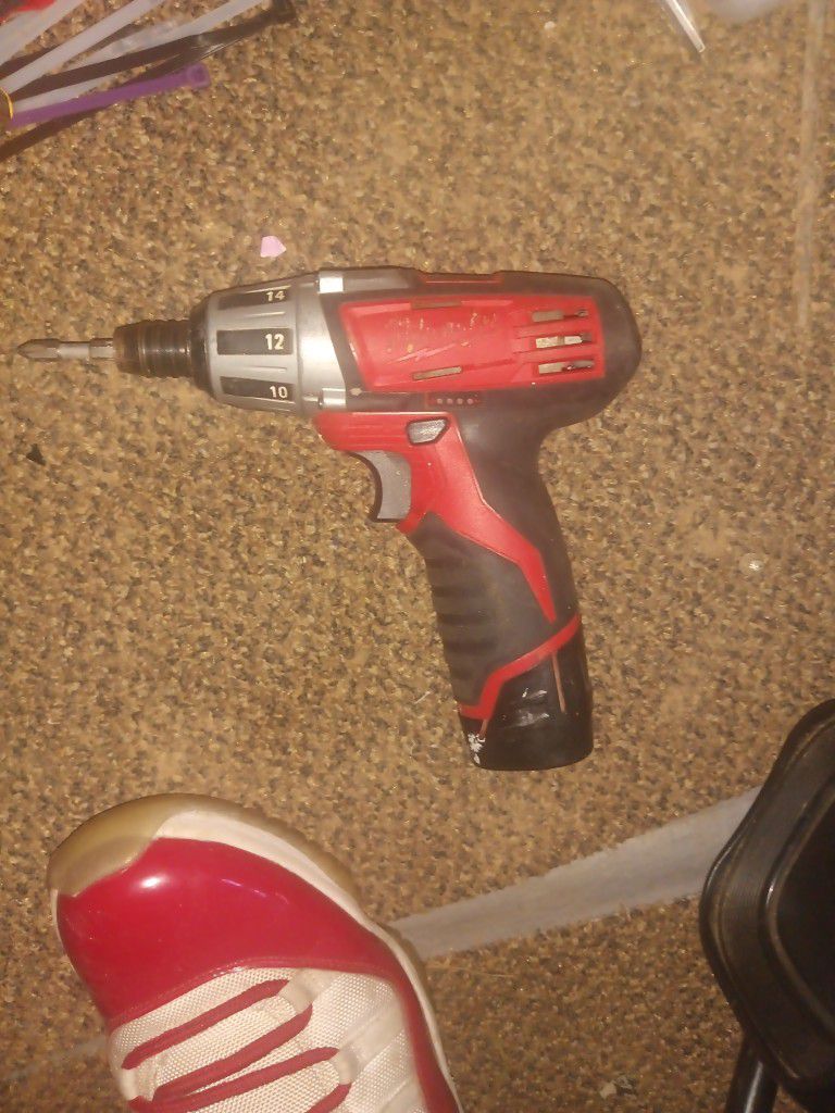 Milwaukee M12 Compact Drill + Battery