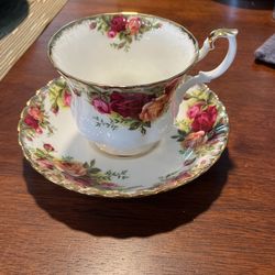  Old country rose royal Albert Cup & Saucer