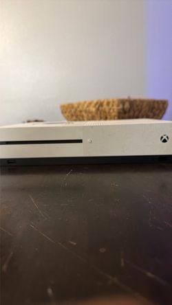 Xbox One S, white, minor issues