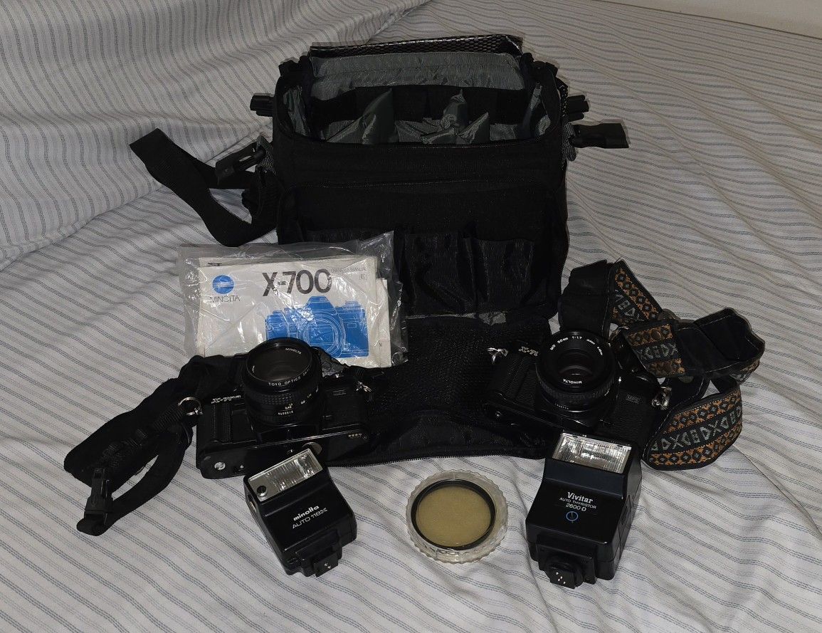 Dual Minolta X-700 SLR Camera Kit
