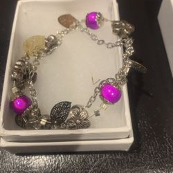 Pulseras con hilo de plata y adornos de metal piedras de cristal
