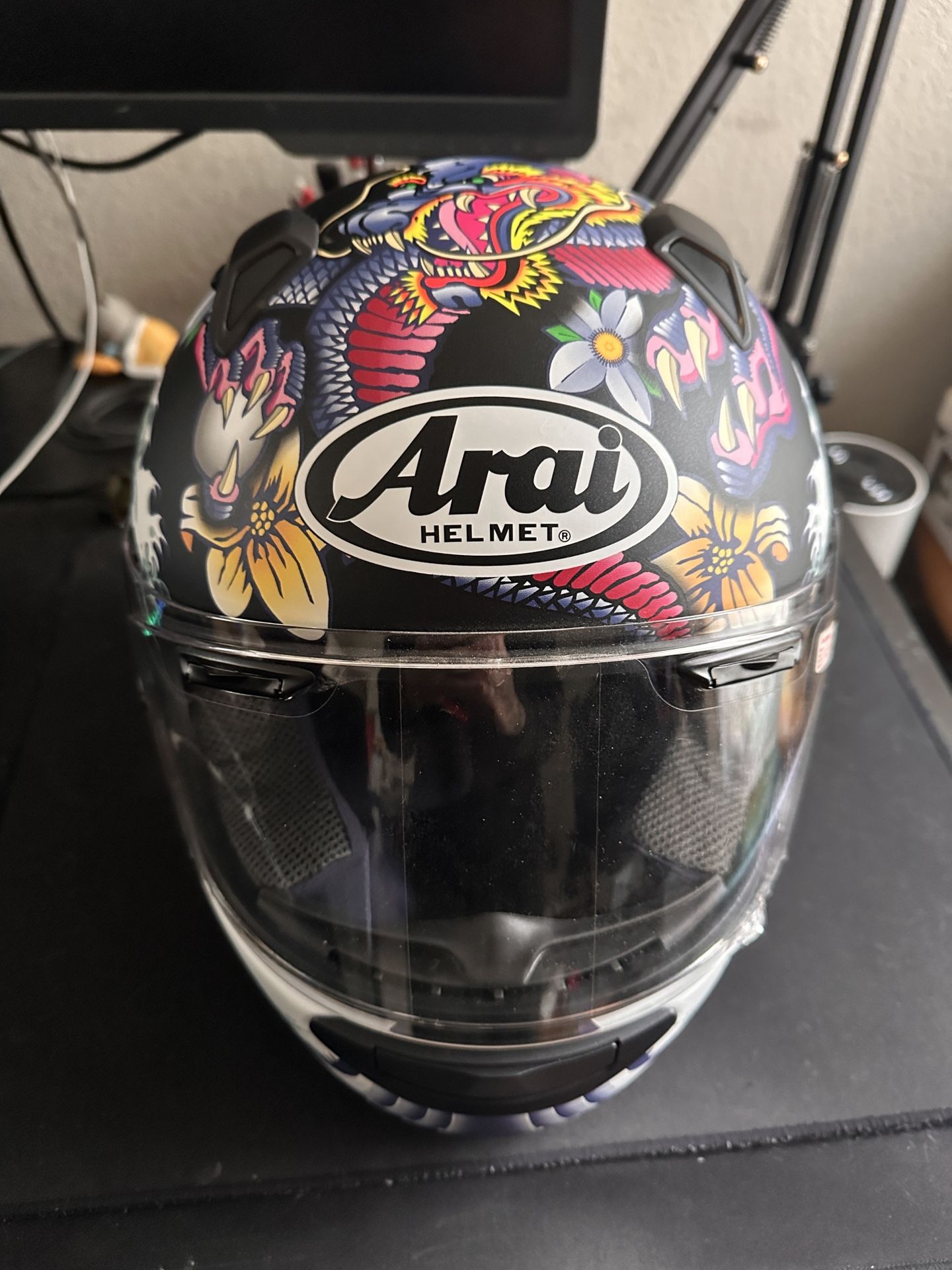 Arai Quantum X Oriental Helmet Size Medium Snell Rated