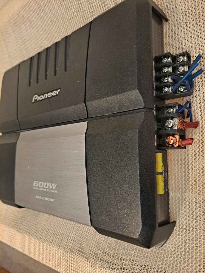 600 Watt 4 Channel Amplifier 