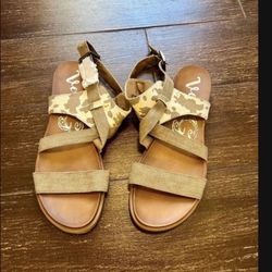 NWOT western Sandals 