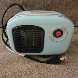 Soleil Electric Personal Ceramic Mini Heater 250W in mint (model MH-08M)