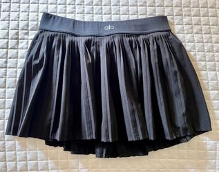 ALO pleated skort. Size Medium.