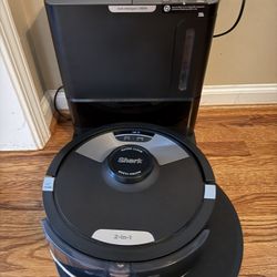 Shark Matrix™ Plus 2-in-1 Self-Empty Robot Vacuum and Mop