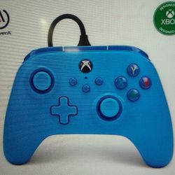 Whole Xbox 1X Bundle. Steering Wheel, Xbox 1X Console, 1 Controller, Steering Wheel Stand. 