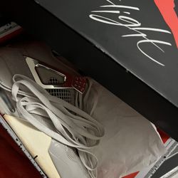 AIR JORDAN 4 RETRO