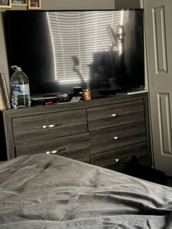 TCL 60 IN. TV