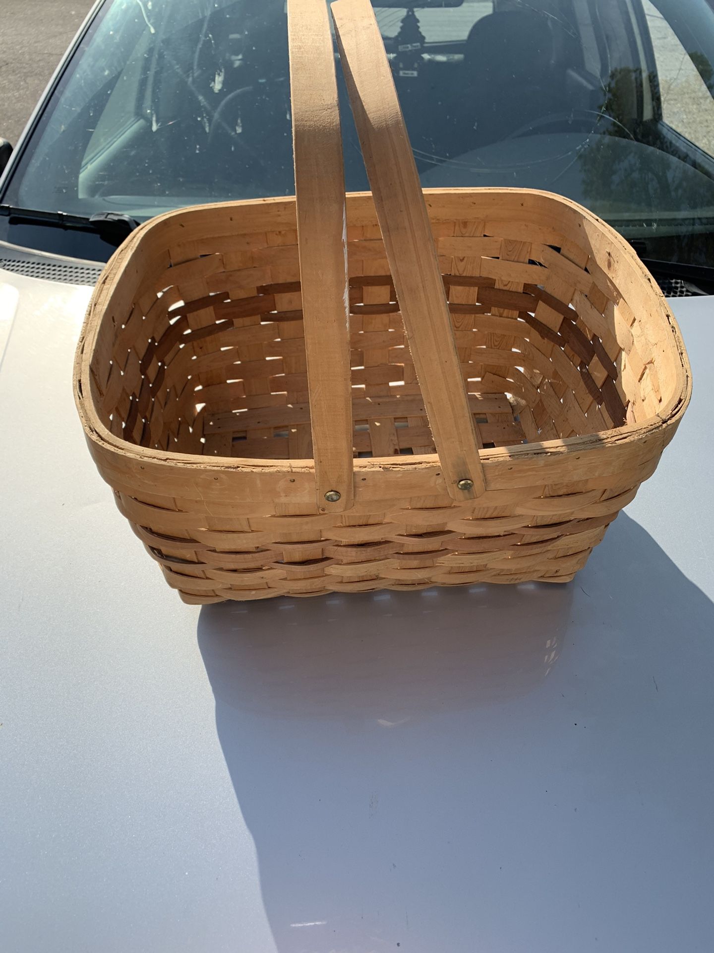 Wicker picnic basket