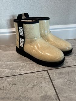 Women’s Uggs Size 8