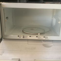 GE MICROWAVE WORKS GREAT $20