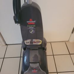 Vacuum For Clean Carpet
