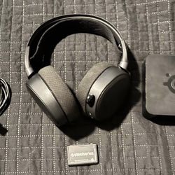 Arctis 7+ Wireless 7.1 Surround Sound Gaming Headset for PS5, PS4, PC, and Switch - Black