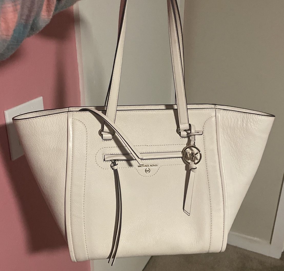 Like new Michael Kors MK Designer White Leather Tote Purse Bag With Pockets, Zippers, Straps, Gold Embellishments, Large Travel Size 