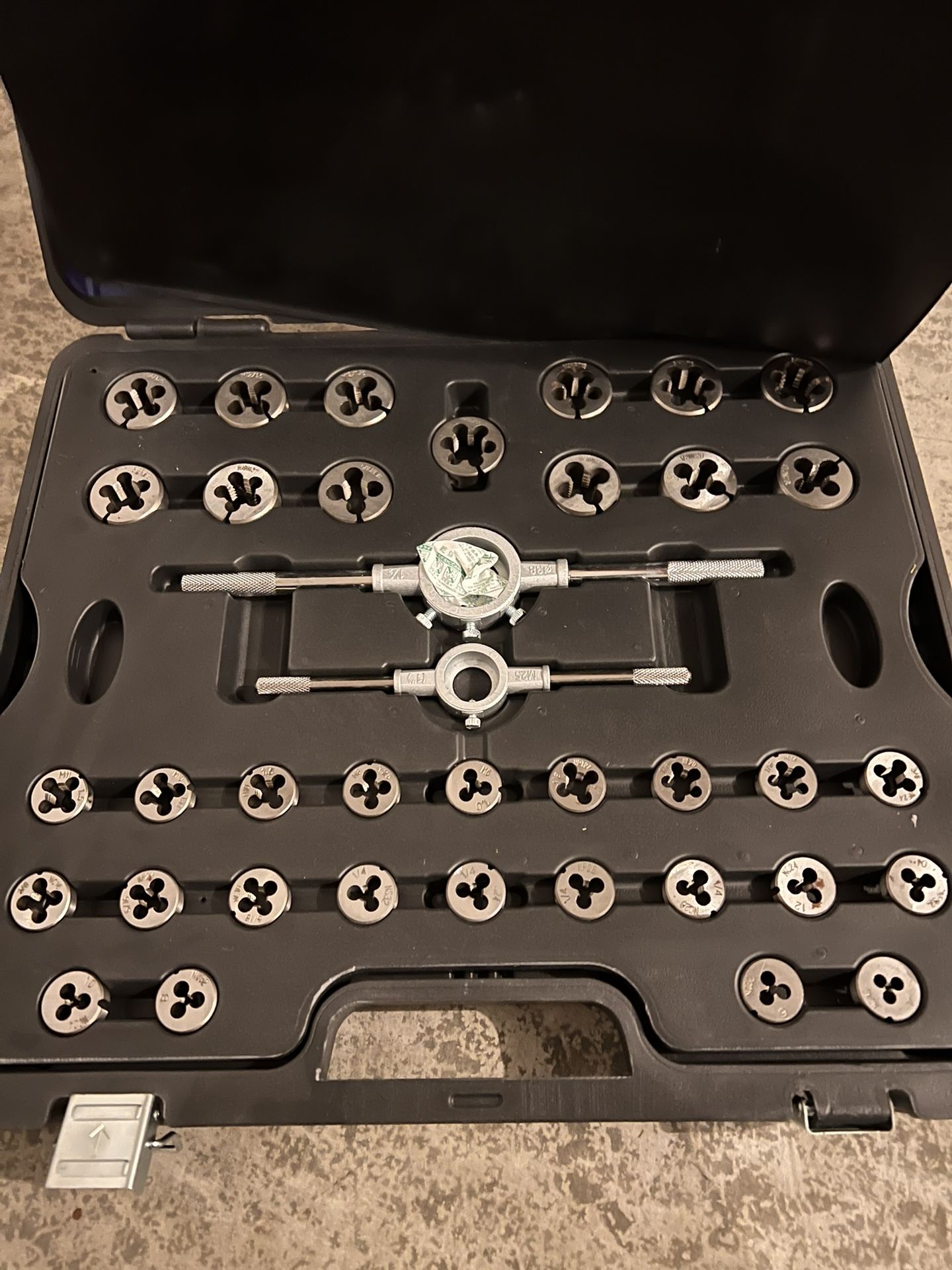 110 Piece Tap and Die Set 