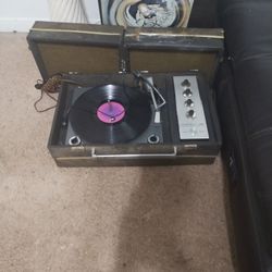 Admiral Have Daily Turntable