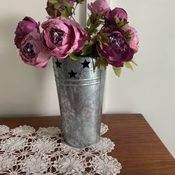 2 Flower Vases