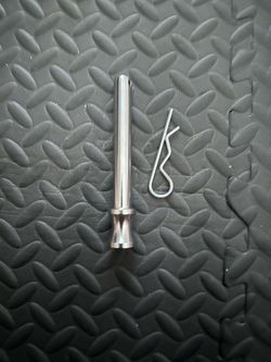 Drip hitch adjustment pin