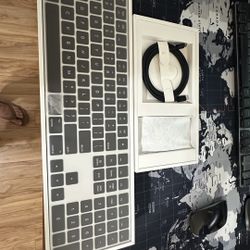 BRAND NEW! Apple Keyboard And Mouse 