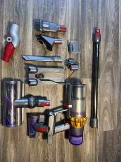 Dyson V15 ( Read  description)