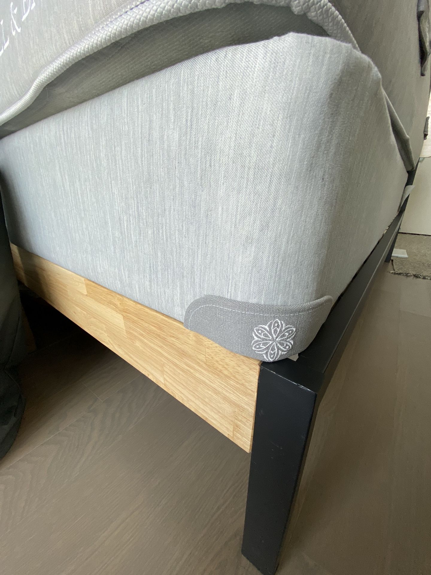 Brand New (Full) Mattress Foundation/Box Spring