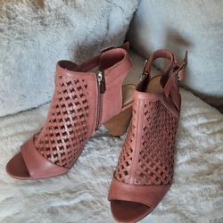 VINCE CAMUTO  Pink Cute Sandals