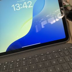 iPad 10 generation WiFi only Blue with keyboard