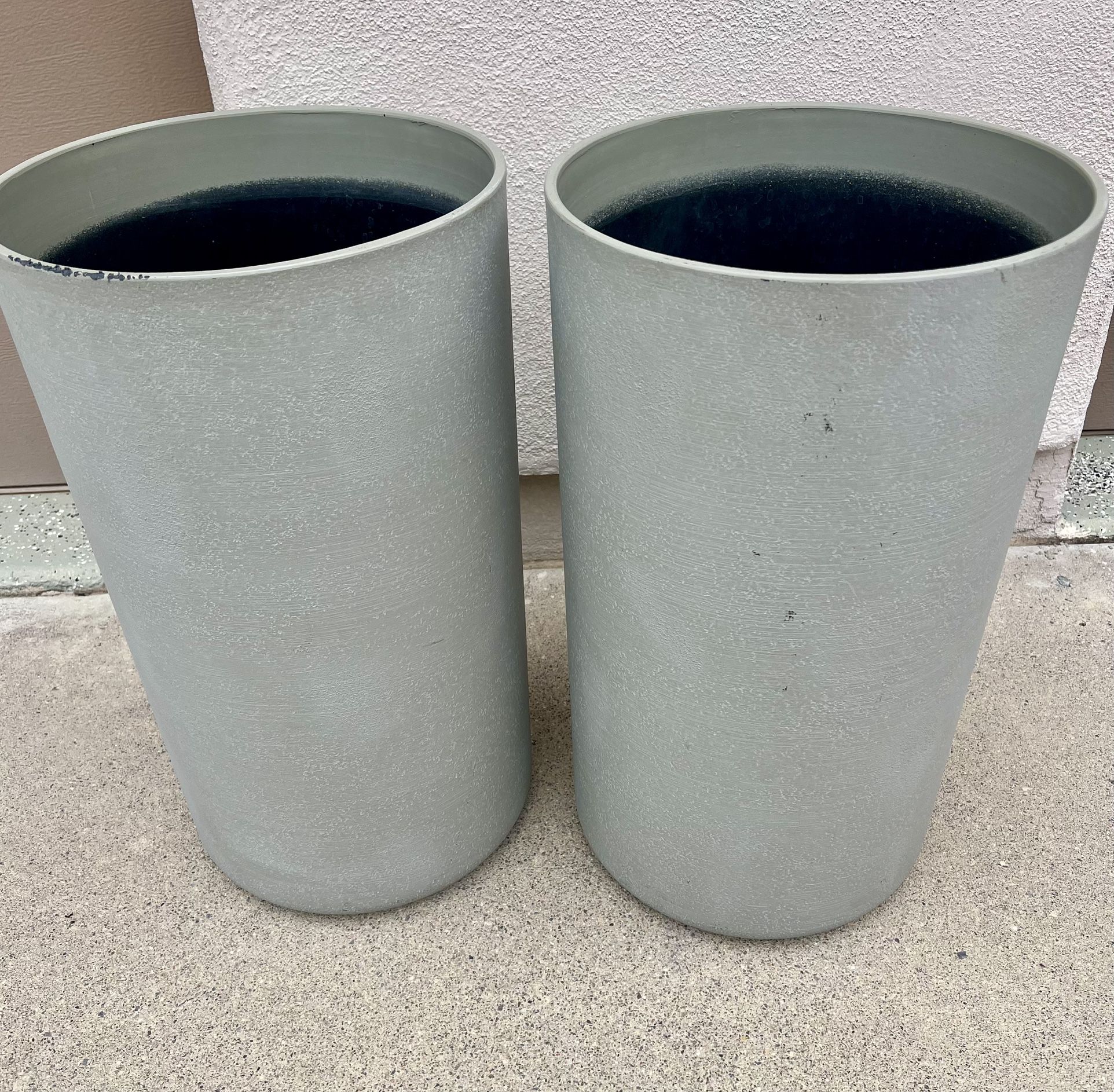2 Light Grey Threshold Plastic Planters