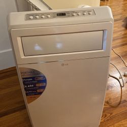 LG Portable air Conditioning Like New 12000 Btu 