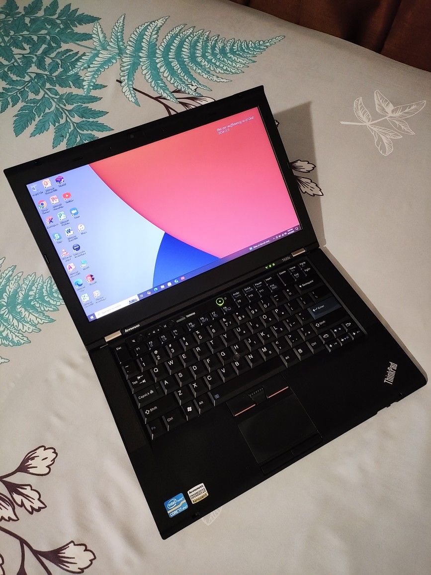 14"inch Intel Core i7 Lenovo Laptop, 750GB HDD, 8GB RAM, Inbuilt Bluetooth, DVD RW📀, SD Card Reader And a WebCam. Windows 10 Installed.
