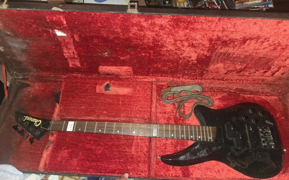 Charvel Bass GUITAR