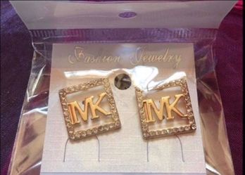 Only this weekend sale🎉🎉 gold plated earrings new