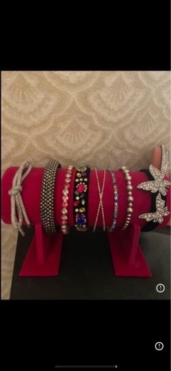 Pretty Brand NEW Headband Stand