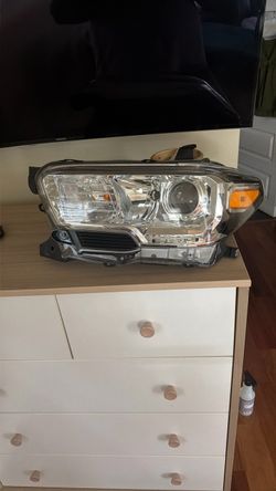 3rd gen Tacoma headlight 2016-2023 Left Side Only