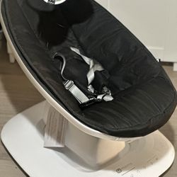 4 Mom Mamaroo Swing 