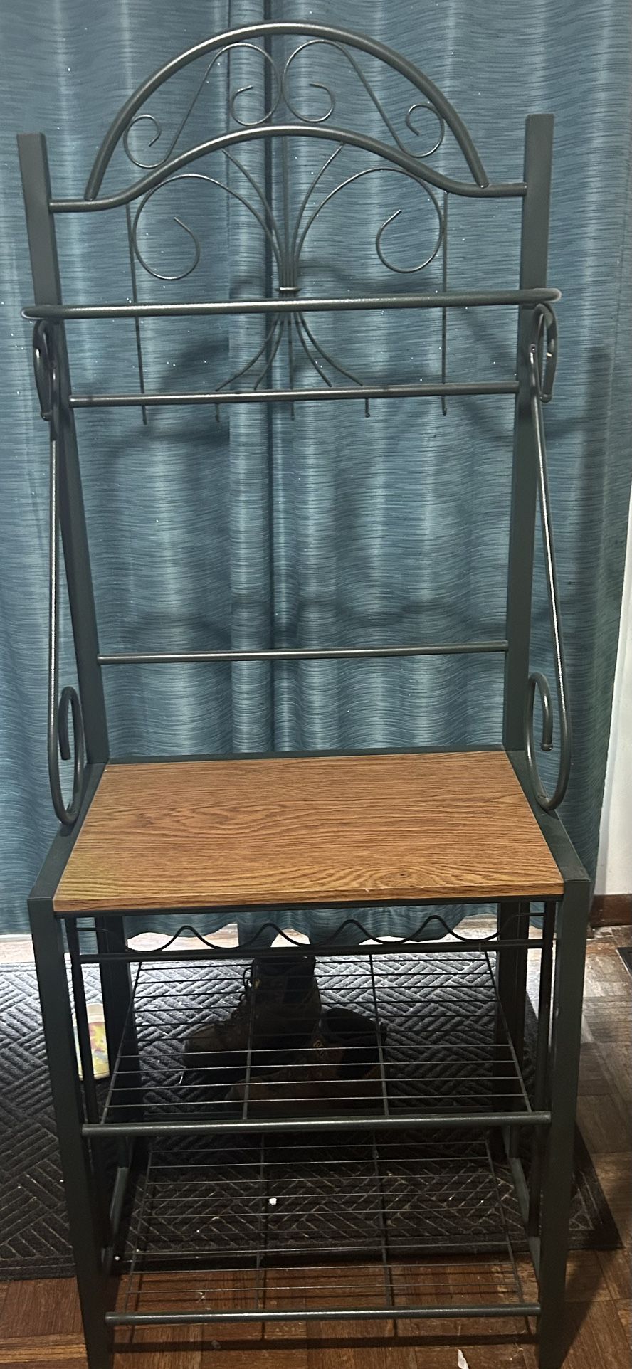 Green Metal Baker’s Wine Rack
