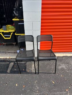 2 Black Modern Dining Chairs – Metal Frame – Stackable