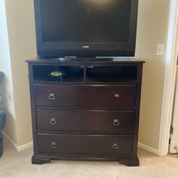 Entertainment Dresser