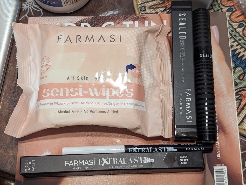 Mascara + Eyeliner, Free Makeup Remover Wipes