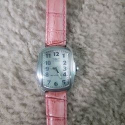 beautiful invicta women watch with brand new battery. (MUST SELL TODAY)