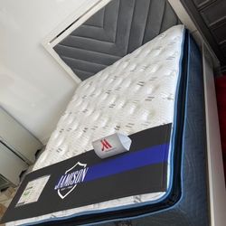 WHITE GLOSSY BEDROOM FURNITURE! PLATFORM BED! WE SELL FOR LESS! BRAND NEW! 