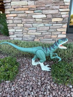 Mattel Jurassic World Super Colossal Velociraptor Blue 3.5ft Dinosaur